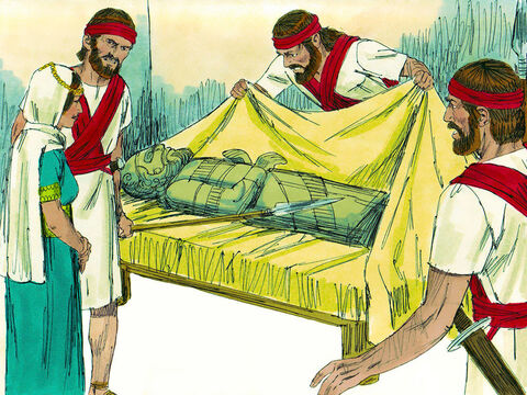 Dimineaţa următoare, când au venit soldaţii lui Saul, ea a pretins că David e bolnav. Când Saul le-a zis să-l aducă oricum, au descoperit terafimul din pat. – Imagine 12