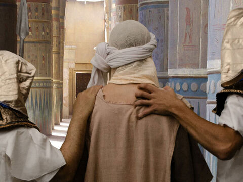 Iosif a încercat să se justifice, dar nimeni nu a crezut un sclav evreu. A fost dus în închisoarea Faraonului. – Imagine 23