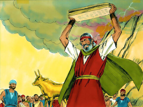 Când Moise a văzut poporul dansând aprig în faţa viţelului de aur, s-a înfuriat. A aruncat cele două table de piatră din mână la piciorul muntelui, şi le-a sfărâmat. – Imagine 14