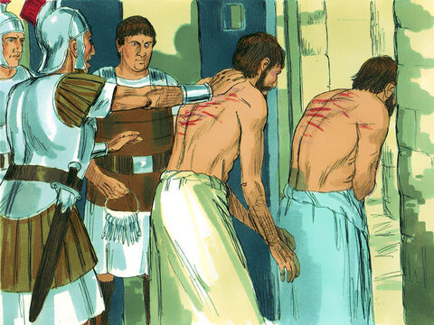 Şi norodul s-a ridicat împotriva lui Pavel şi Sila, şi conducătorii oraşului au poruncit să li se smulgă hainele, şi să fie bătuţi cu nuiele. După o bătaie serioasă, le-au aruncat pe Pavel şi Sila în temniţă. – Imagine 5
